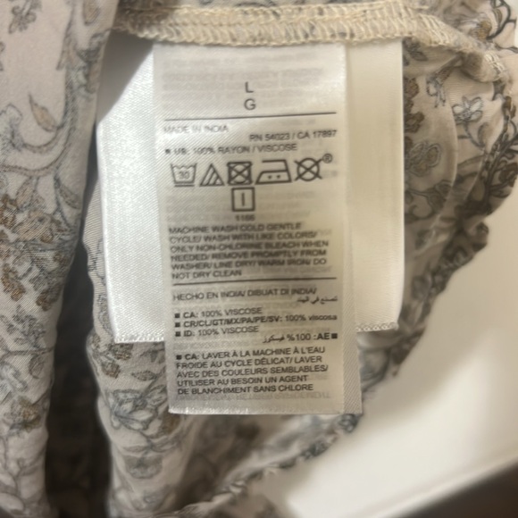 Old Navy Large‎ Floral Shirt - Picture 4 of 4